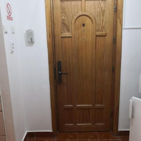 Apartament Cu Doua Camere Târgu Jiu Exterior foto